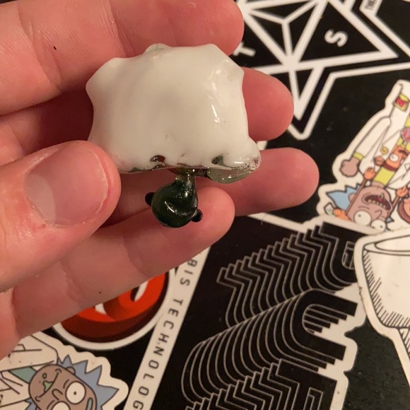 Hatching baby turtle glass pendant - Picture 4 of 7